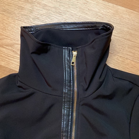 Black stylish coat - Picture 11 of 12